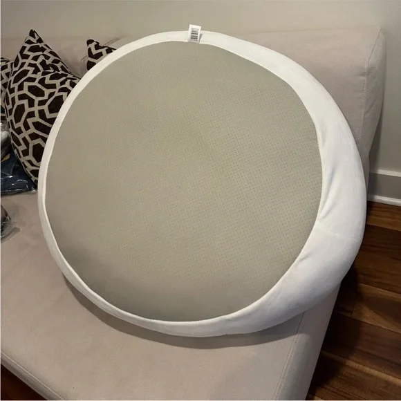 HELLO KITTY SANRIO CHARACTER DOG BED LARGE NEW WITH TAG